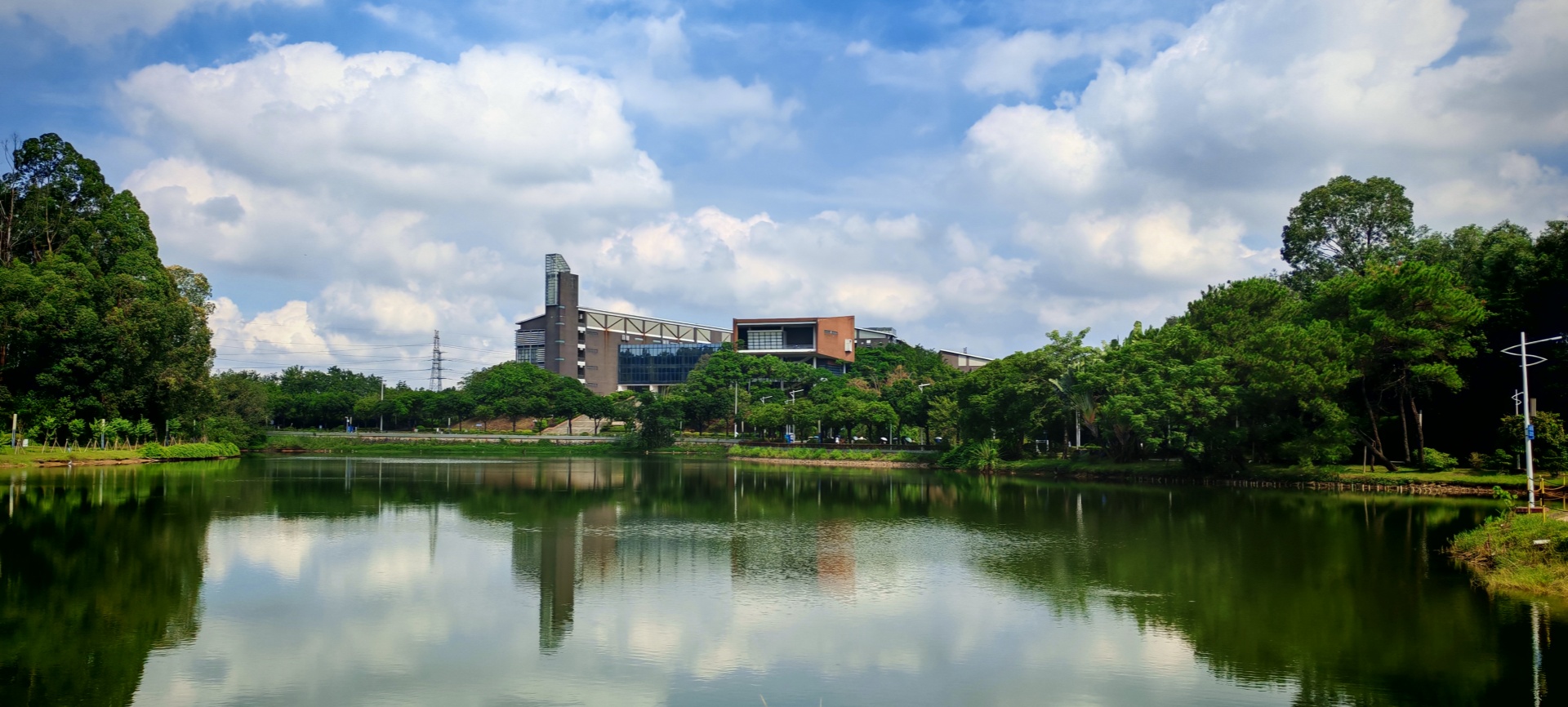 湖畔书楼 · 校园实景